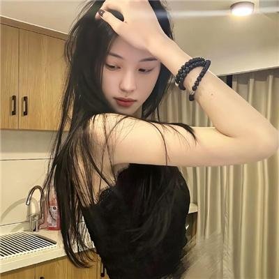 缓缓前行的老货轮
